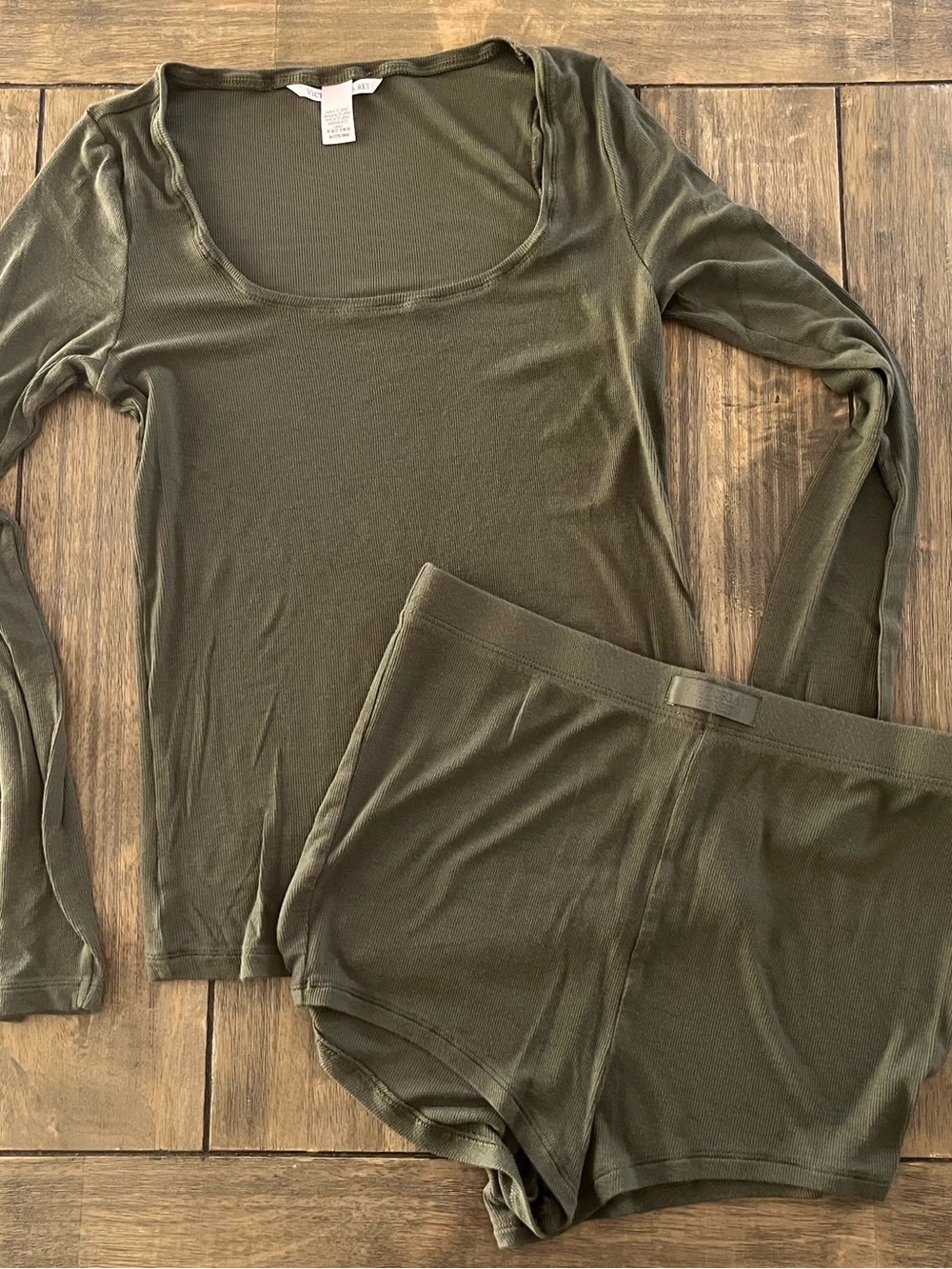 Victoria's Secret Olive SoSoft Modal Ribbed Scoop Long-Sleeve Shortie set size M